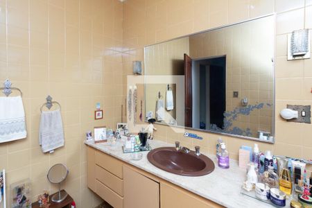 Casa à venda com 340m², 4 quartos e 3 vagas Casa à venda com 340m², 4 quartos e 3 vagasBanheiro da Suíte