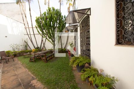 Casa à venda com 340m², 4 quartos e 3 vagas Casa à venda com 340m², 4 quartos e 3 vagasPiscina