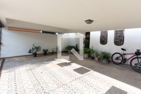 Casa à venda com 340m², 4 quartos e 3 vagas Casa à venda com 340m², 4 quartos e 3 vagasGaragem