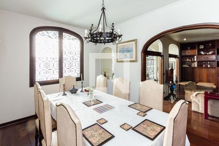 Casa à venda com 340m², 4 quartos e 3 vagas Casa à venda com 340m², 4 quartos e 3 vagasSala de Jantar