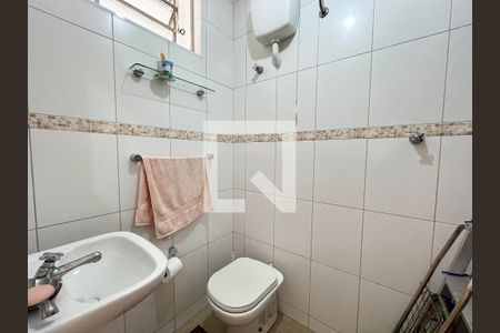 Casa à venda com 202m², 3 quartos e 4 vagas Casa à venda com 202m², 3 quartos e 4 vagasBanheiro de serviço