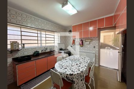 Casa à venda com 202m², 3 quartos e 4 vagas Casa à venda com 202m², 3 quartos e 4 vagasCozinha