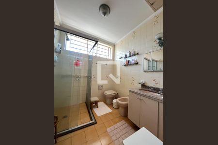 Casa à venda com 202m², 3 quartos e 4 vagas Casa à venda com 202m², 3 quartos e 4 vagasBanheiro Corredor