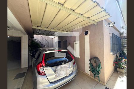 Casa à venda com 202m², 3 quartos e 4 vagas Casa à venda com 202m², 3 quartos e 4 vagasGaragem