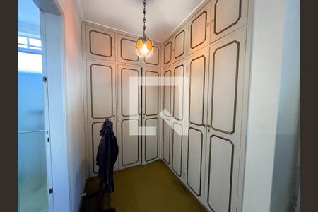 Casa à venda com 202m², 3 quartos e 4 vagas Casa à venda com 202m², 3 quartos e 4 vagasCloset da suíte