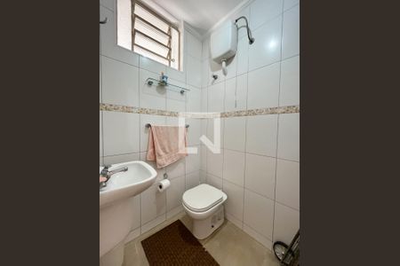 Casa à venda com 202m², 3 quartos e 4 vagas Casa à venda com 202m², 3 quartos e 4 vagasBanheiro de serviço