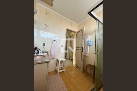 Casa à venda com 202m², 3 quartos e 4 vagas Casa à venda com 202m², 3 quartos e 4 vagasBanheiro Corredor