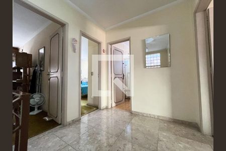 Casa à venda com 202m², 3 quartos e 4 vagas Casa à venda com 202m², 3 quartos e 4 vagasCorredor