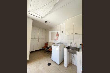 Casa à venda com 202m², 3 quartos e 4 vagas Casa à venda com 202m², 3 quartos e 4 vagasÁrea de Serviço