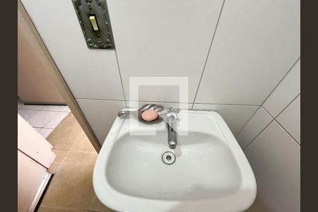 Casa à venda com 202m², 3 quartos e 4 vagas Casa à venda com 202m², 3 quartos e 4 vagasBanheiro de serviço