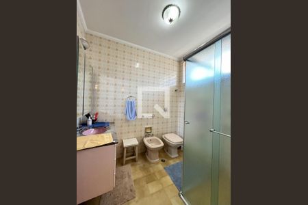Casa à venda com 202m², 3 quartos e 4 vagas Casa à venda com 202m², 3 quartos e 4 vagasBanheiro da Suíte
