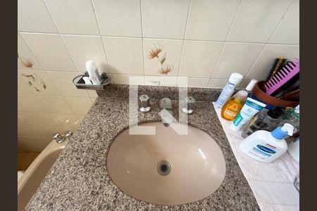 Casa à venda com 202m², 3 quartos e 4 vagas Casa à venda com 202m², 3 quartos e 4 vagasBanheiro Corredor