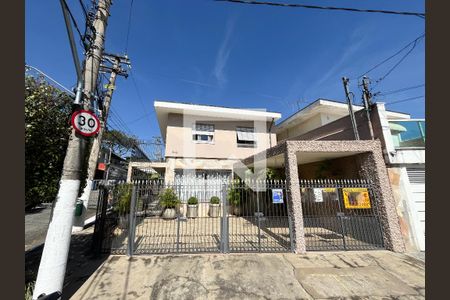 Casa à venda com 202m², 3 quartos e 4 vagas Casa à venda com 202m², 3 quartos e 4 vagasFachada