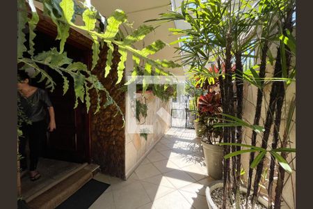 Casa à venda com 202m², 3 quartos e 4 vagas Casa à venda com 202m², 3 quartos e 4 vagasÁrea externa