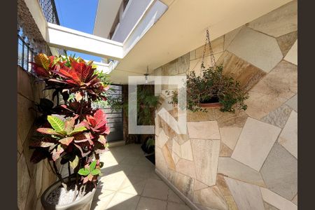 Casa à venda com 202m², 3 quartos e 4 vagas Casa à venda com 202m², 3 quartos e 4 vagasÁrea externa