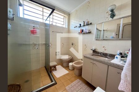 Casa à venda com 202m², 3 quartos e 4 vagas Casa à venda com 202m², 3 quartos e 4 vagasBanheiro Corredor