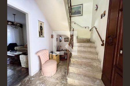 Casa à venda com 202m², 3 quartos e 4 vagas Casa à venda com 202m², 3 quartos e 4 vagasHall