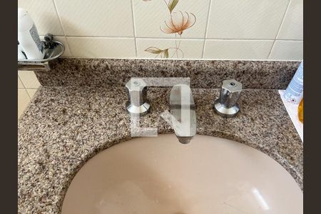 Casa à venda com 202m², 3 quartos e 4 vagas Casa à venda com 202m², 3 quartos e 4 vagasBanheiro Corredor