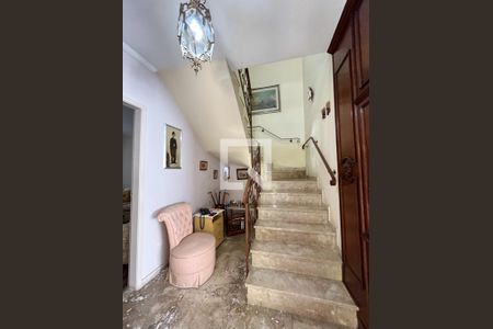 Casa à venda com 202m², 3 quartos e 4 vagas Casa à venda com 202m², 3 quartos e 4 vagasHall