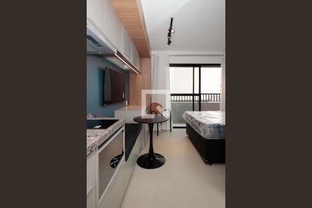 Cozinha de apartamento para alugar com 1 quarto, 25m² em Pinheiros, São Paulo