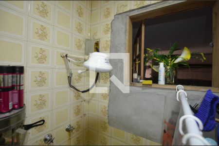 Banheiro da suite de casa para alugar com 1 quarto, 30m² em Irajá, Rio de Janeiro