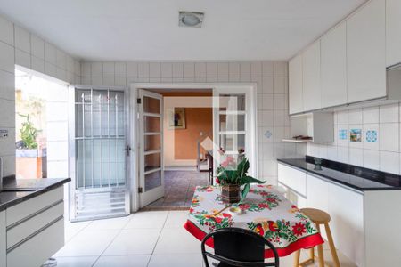 Casa à venda com 180m², 2 quartos e sem vaga Casa à venda com 180m², 2 quartos e sem vagaCozinha 1