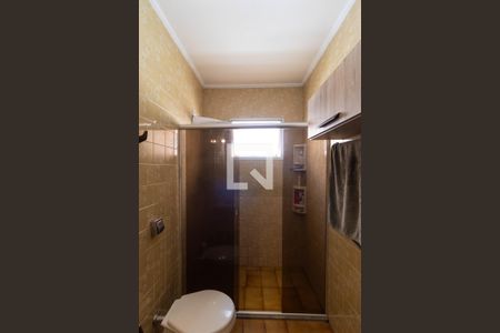 Banheiro de apartamento à venda com 1 quarto, 58m² em Cambuí, Campinas