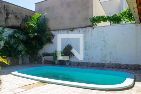 Casa à venda com 120m², 3 quartos e 3 vagas Casa à venda com 120m², 3 quartos e 3 vagasQuintal com piscina