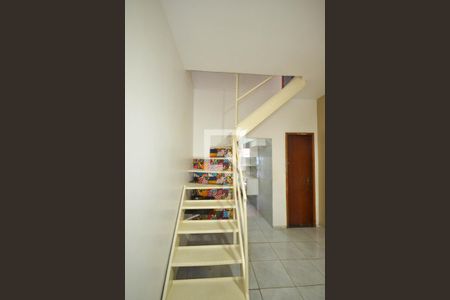 Escada de casa para alugar com 2 quartos, 70m² em Boa Vista, Nova Iguaçu