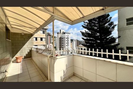 Apartamento para alugar com 320m², 5 quartos e 2 vagasVaranda/Área de Serviço