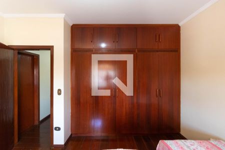 Casa à venda com 416m², 3 quartos e 8 vagasQuarto 01