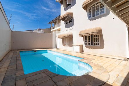 Casa à venda com 416m², 3 quartos e 8 vagasPiscina