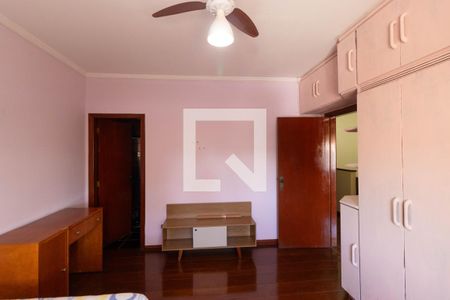 Casa à venda com 416m², 3 quartos e 8 vagasQuarto 02