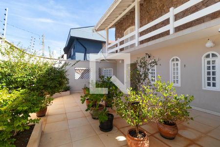 Casa à venda com 416m², 3 quartos e 8 vagasQuintal