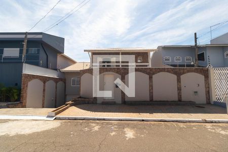 Casa à venda com 416m², 3 quartos e 8 vagasFachada