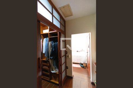 Casa à venda com 416m², 3 quartos e 8 vagasCloset da Suíte