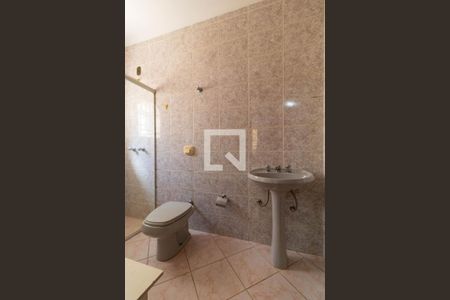 Casa à venda com 416m², 3 quartos e 8 vagasBanheiro de Serviço