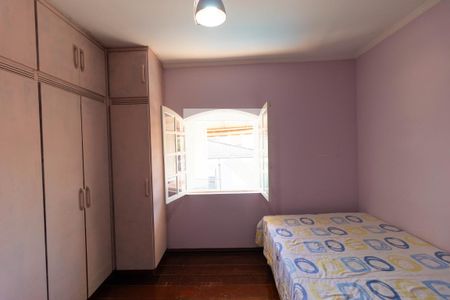 Casa à venda com 416m², 3 quartos e 8 vagasQuarto 02