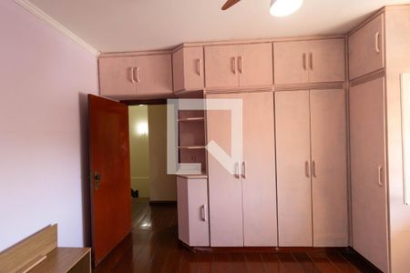 Casa à venda com 416m², 3 quartos e 8 vagasQuarto 02