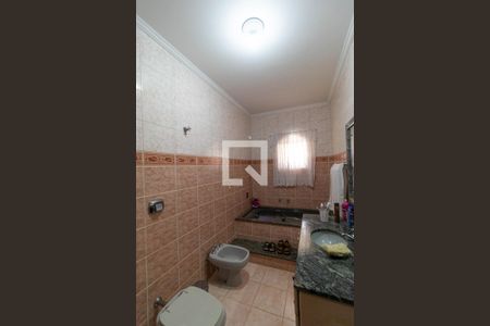 Casa à venda com 416m², 3 quartos e 8 vagasBanheiro da Suíte