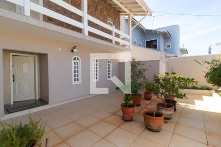Casa à venda com 416m², 3 quartos e 8 vagasQuintal