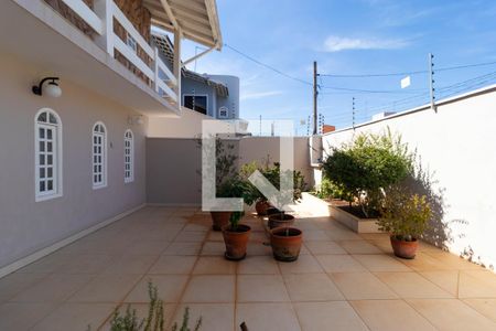 Casa à venda com 416m², 3 quartos e 8 vagasQuintal