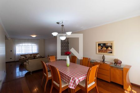 Casa à venda com 416m², 3 quartos e 8 vagasSalas