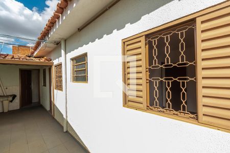 Casa à venda com 239m², 3 quartos e 2 vagas Casa à venda com 239m², 3 quartos e 2 vagasEdicula Fundos