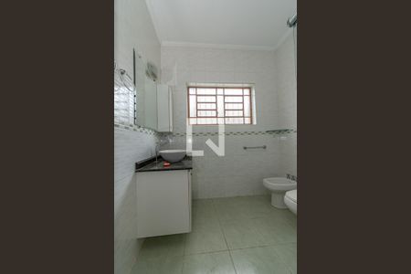 Casa à venda com 239m², 3 quartos e 2 vagas Casa à venda com 239m², 3 quartos e 2 vagasBanheiro Corredor