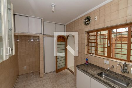 Casa à venda com 239m², 3 quartos e 2 vagas Casa à venda com 239m², 3 quartos e 2 vagasCozinha