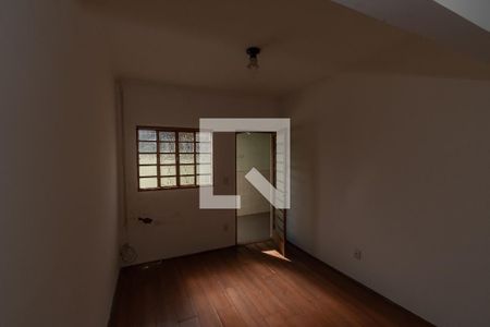 Casa à venda com 239m², 3 quartos e 2 vagas Casa à venda com 239m², 3 quartos e 2 vagasSala Edicula Fundos