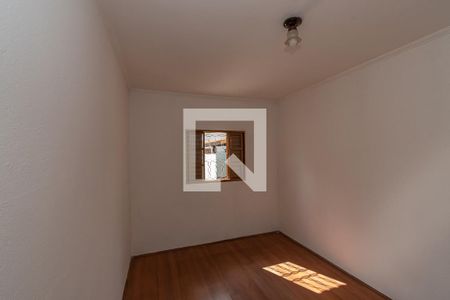 Casa à venda com 239m², 3 quartos e 2 vagas Casa à venda com 239m², 3 quartos e 2 vagasQuarto Edicula Fundos