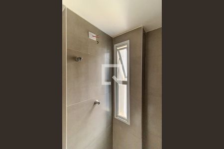 Banheiro de kitnet/studio para alugar com 1 quarto, 33m² em Vila Buarque, São Paulo