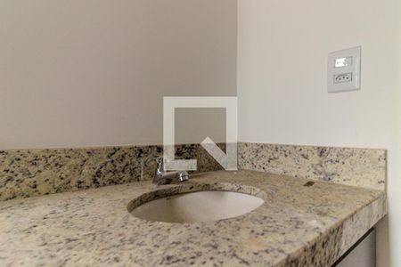 Banheiro de kitnet/studio para alugar com 1 quarto, 33m² em Vila Buarque, São Paulo